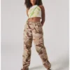 AE Snappy Stretch High-Waisted Parachute Pant 2 AE Snappy Stretch High-Waisted Parachute Pant -American Eagle Online Shop 0322 4964 329 l1