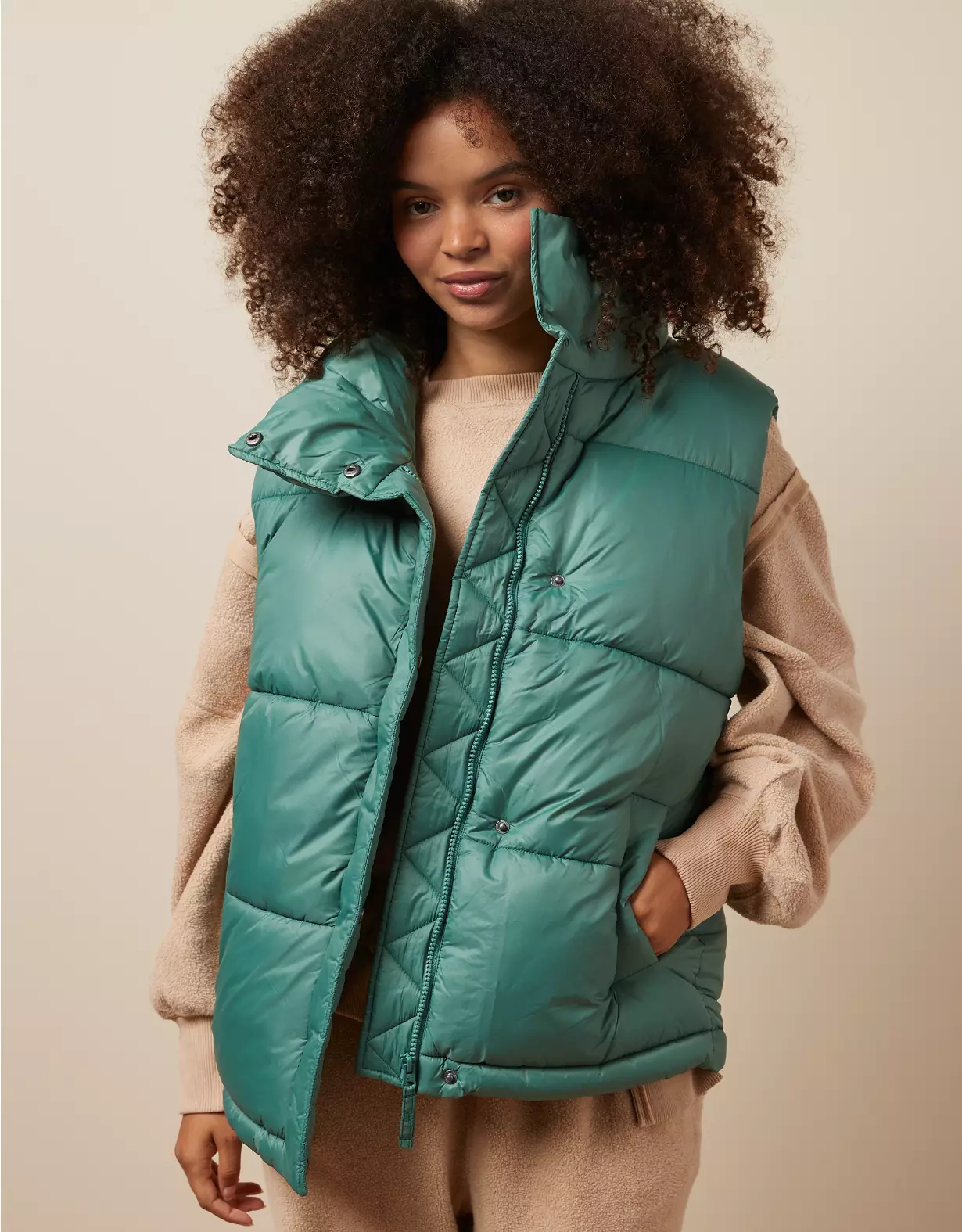 AE Oversized Puffer Vest 3 AE Oversized Puffer Vest