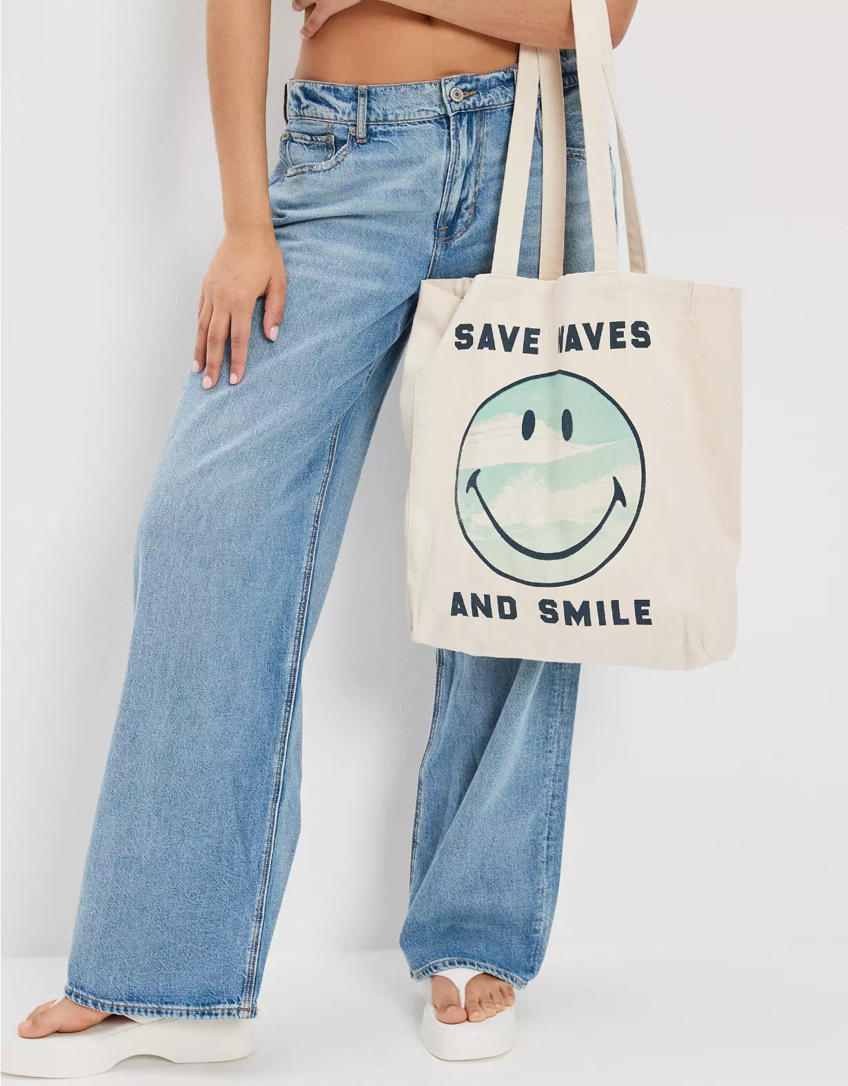 AEO Smiley® Tote Bag 3 AEO Smiley® Tote Bag