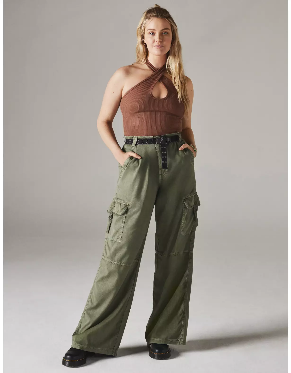 AE Dreamy Drape Stretch Super High-Waisted Cargo Baggy Wide-Leg Pant 3 AE Dreamy Drape Stretch Super High-Waisted Cargo Baggy Wide-Leg Pant