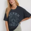 AE Oversized Queen Graphic Tee