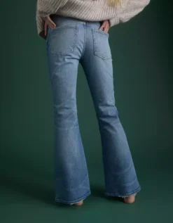 AE77 Premium Low-Rise Flare Jean 6 AE77 Premium Low-Rise Flare Jean -American Eagle Online Shop 7302 4303 857 ob