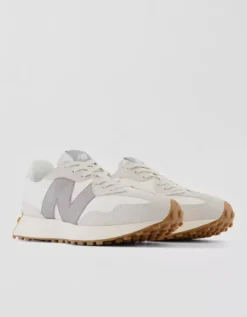 New Balance Women's 327 Runner Sneaker 7 New Balance Women's 327 Runner Sneaker -American Eagle Online Shop 7412 6517 020 d1