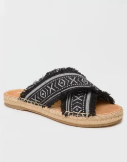 Minnetonka Women's Pepper Sandal